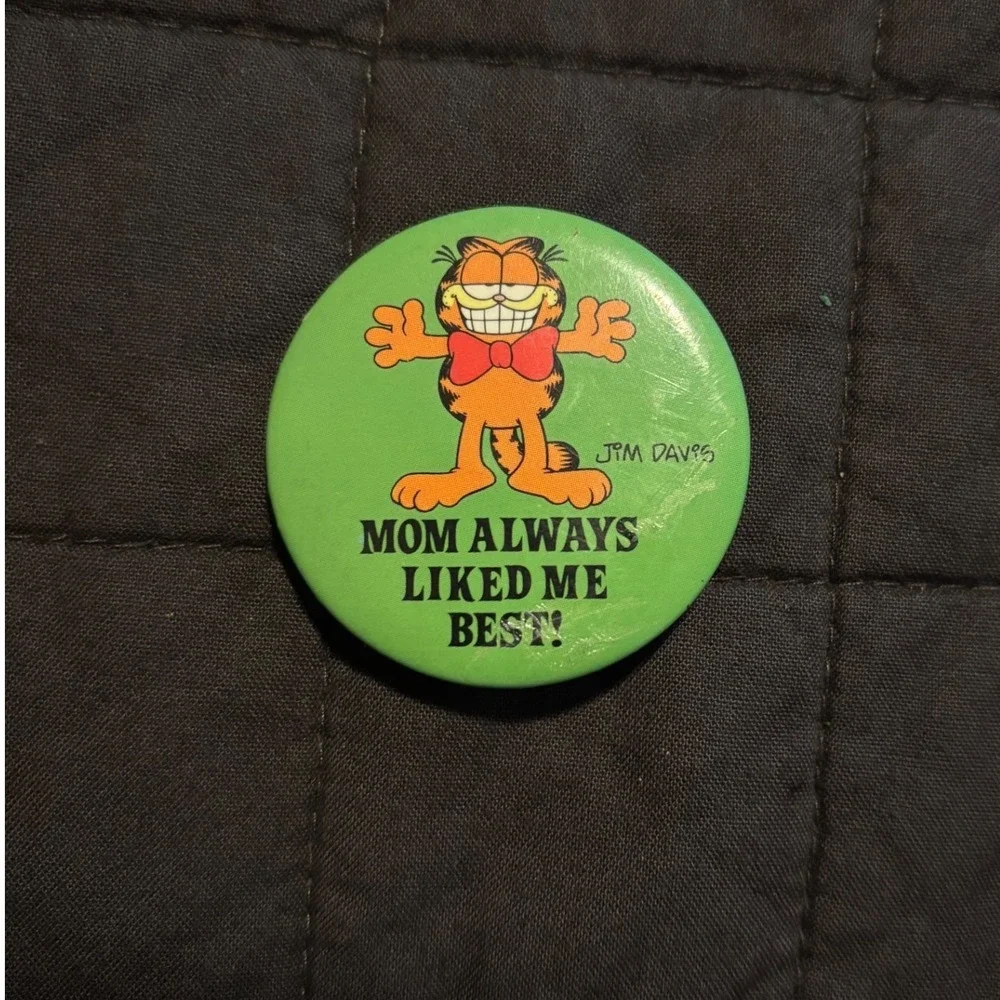 Vintage Garfield Mom Always Liked Me Best Pinback Button Jim Davis Green Badge‎